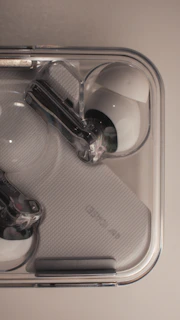 A modern, full-coverage drop-proof earphone case in a stylish ins-inspired pattern.