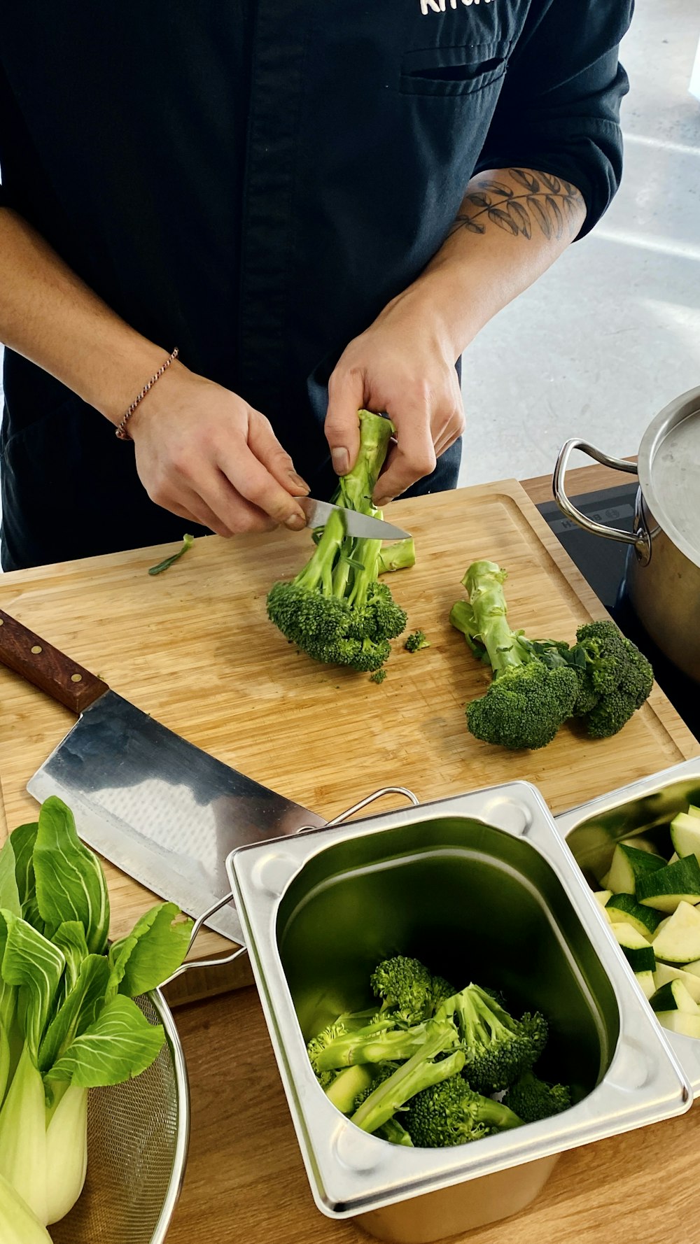 A person cutting broccoli on a cutting board photo – Free Weapon Image on  Unsplash