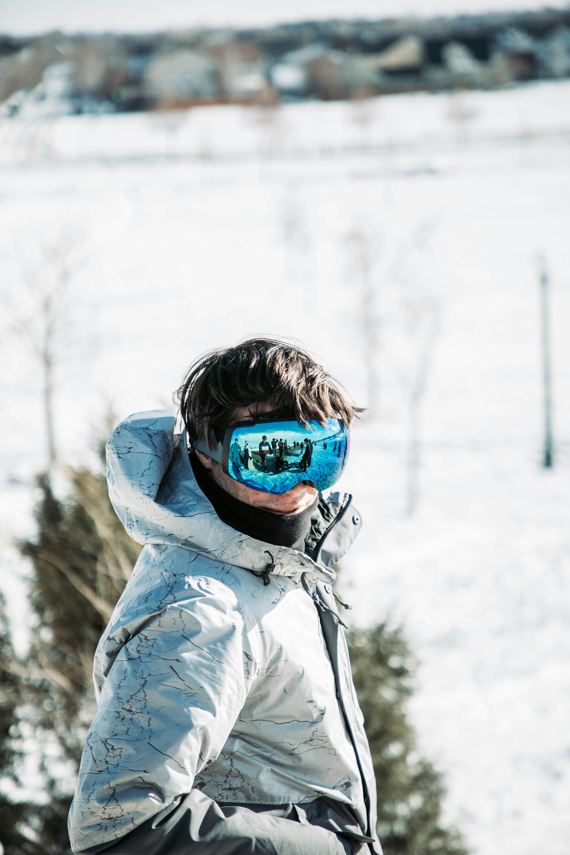 Close-up of a worker wearing Baldr high-visibility winter clothing, showing smart design details and functional pockets against a chilly outdoor background.