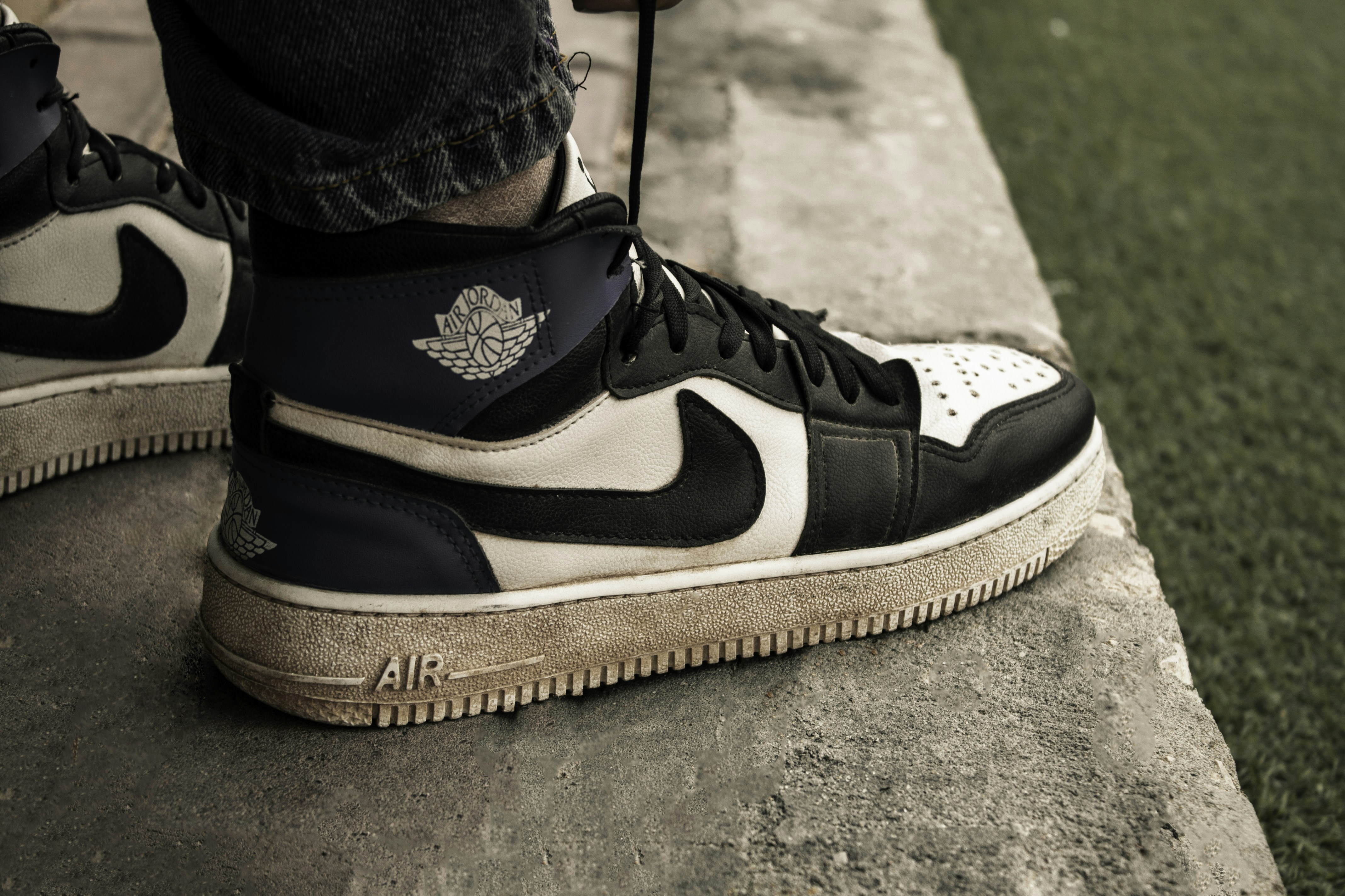 A pair of black and white nike sneakers photo – Free Nike jordan Image ...
