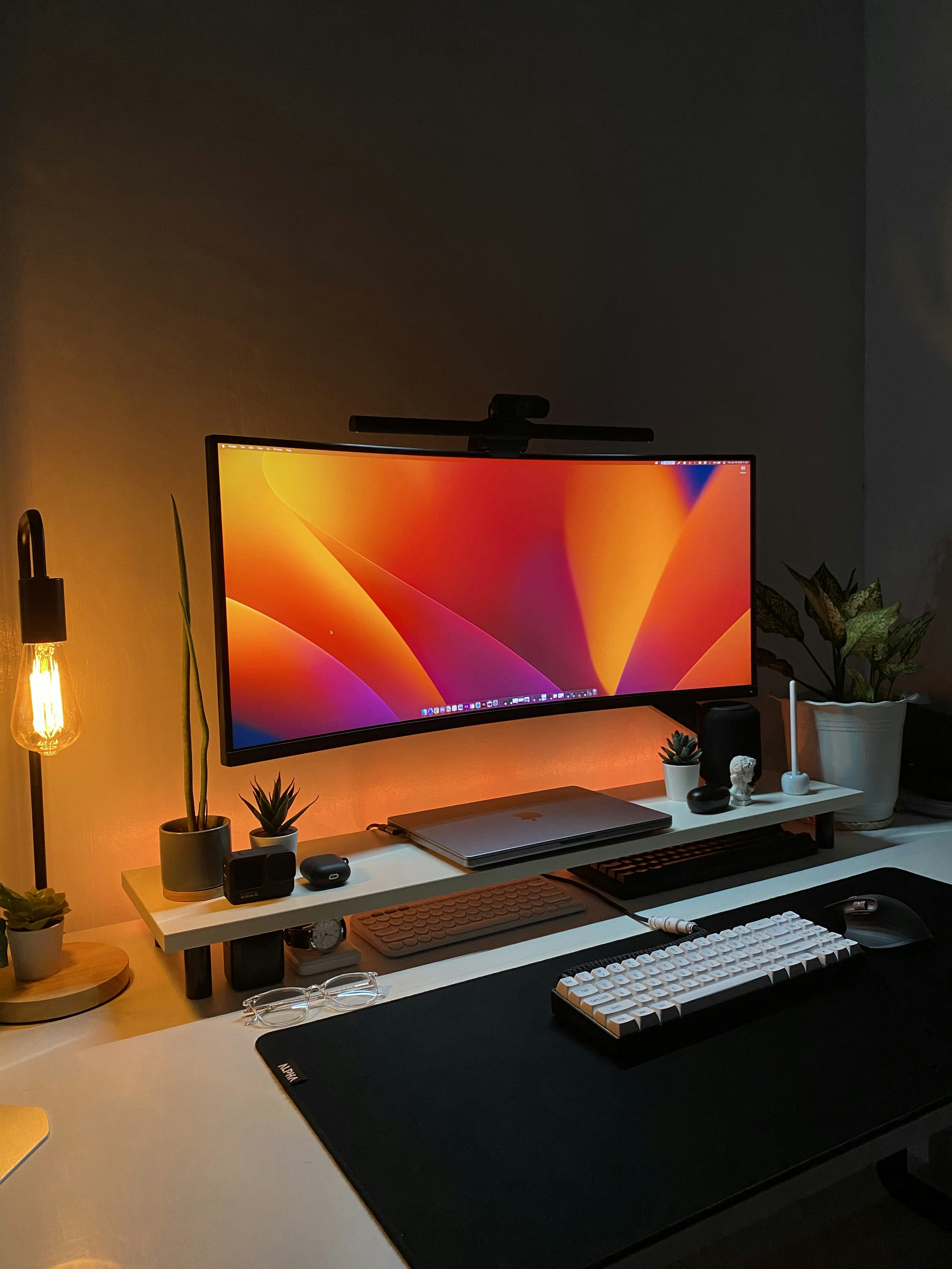 clean desk setup, wallpaper, Repair Wireless Mouse WiFi Disconnecting: A Step-by-Step Guide 3