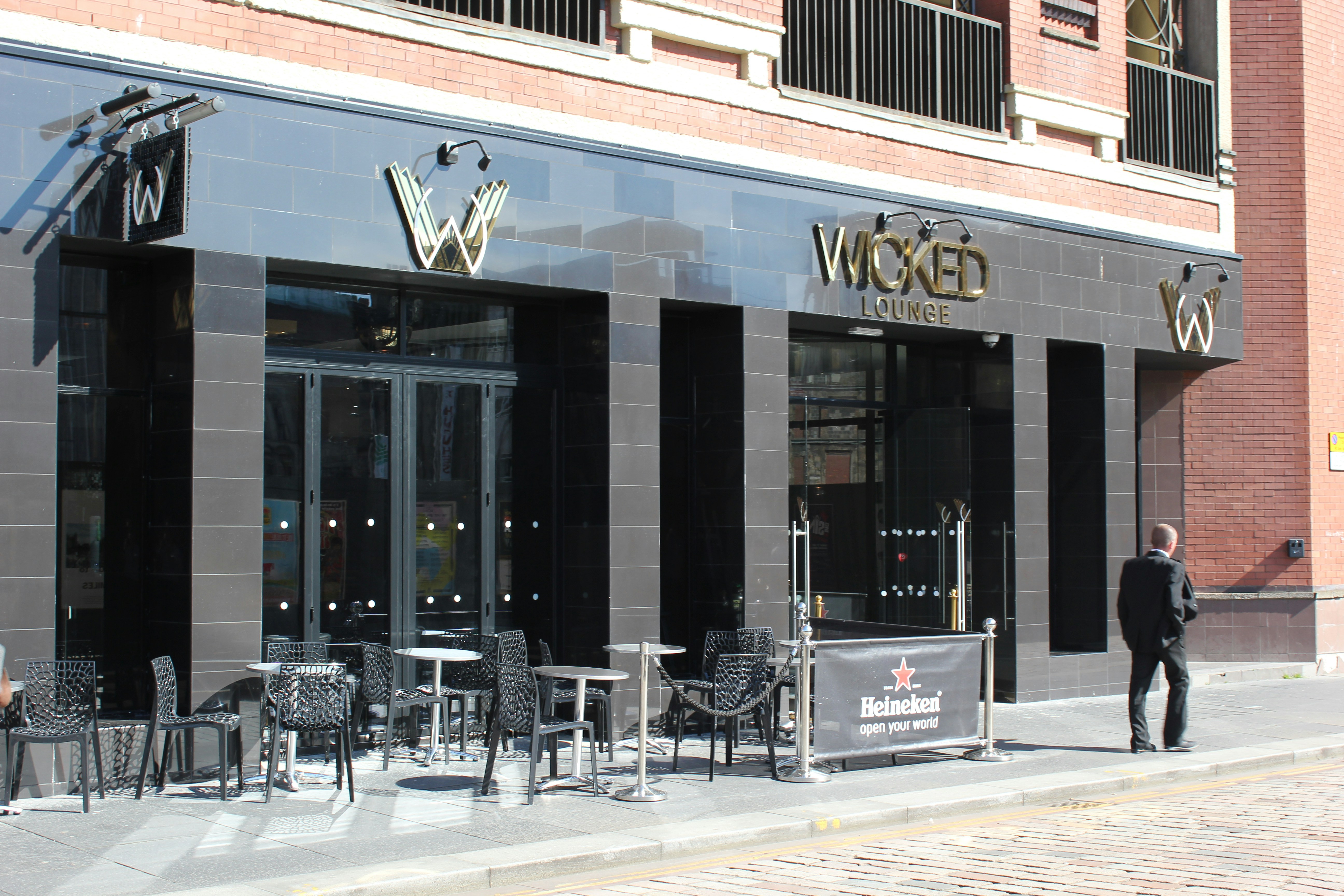 a man is standing outside of a restaurant