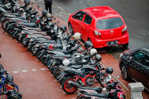 A lineup of motorcycles and cars ready for dispatch at a Riyadh Rápido facility.