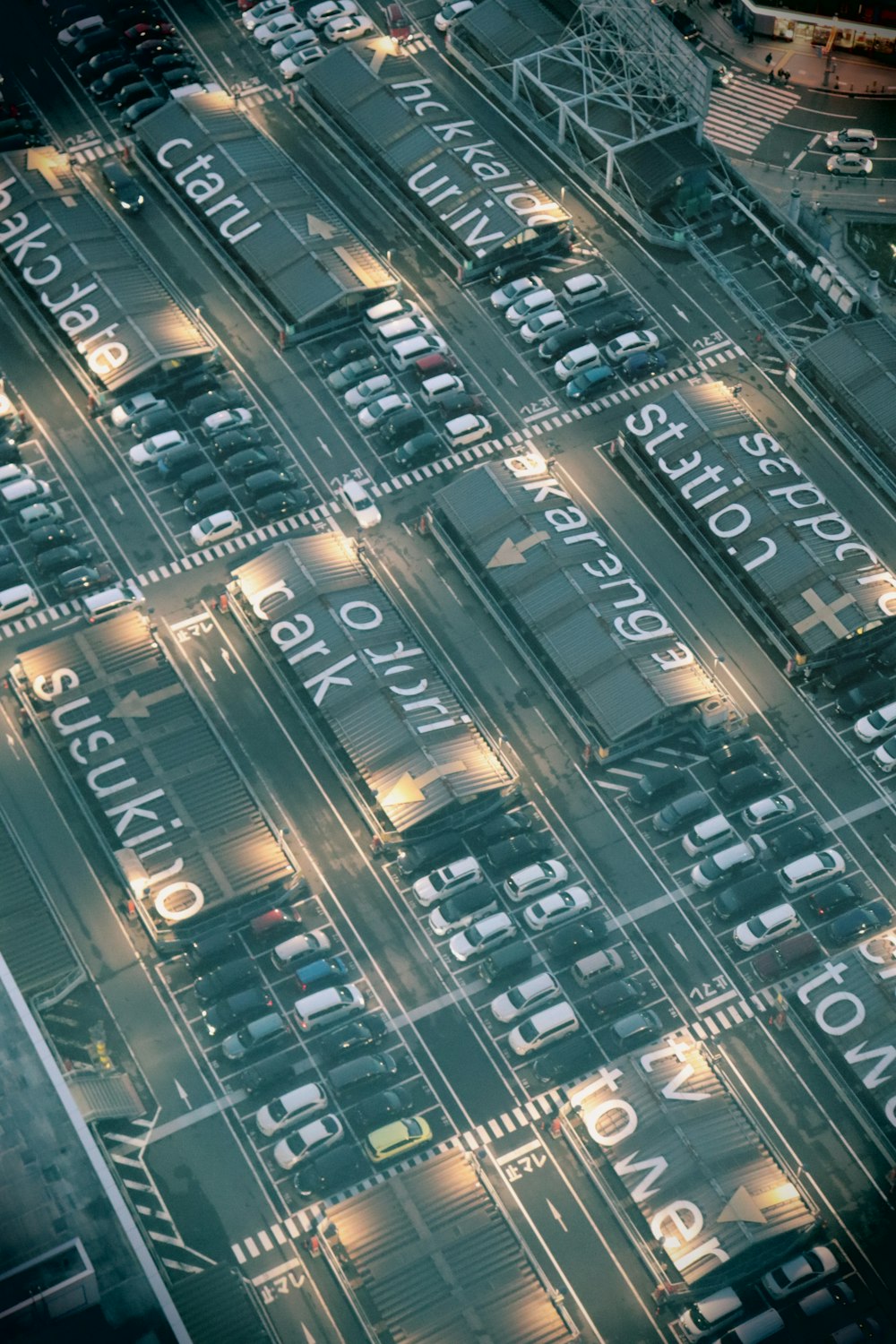 a city street filled with lots of traffic at night