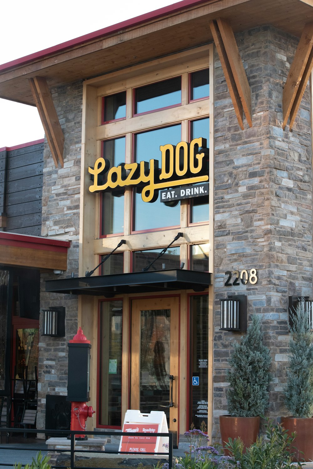 the front of a restaurant with a sign that says lazy dog