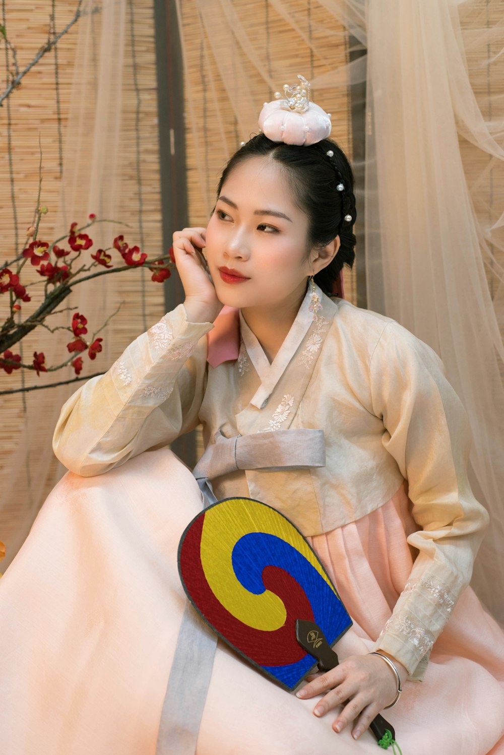 a woman dressed in a traditional chinese costume