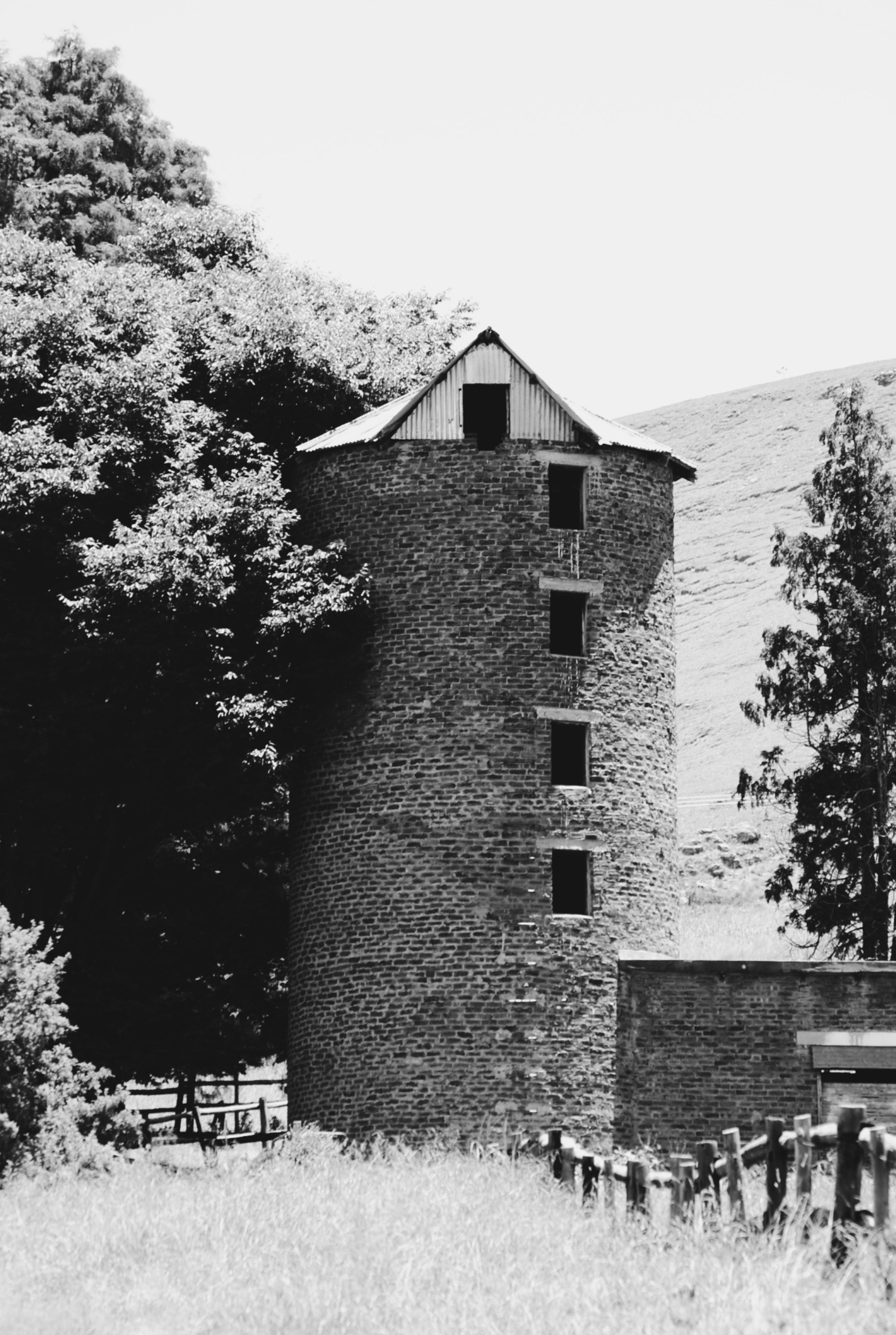 a black and white photo of a brick building