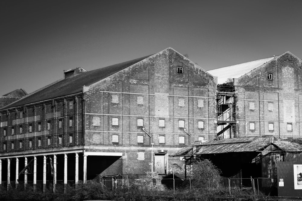 a black and white photo of an old building