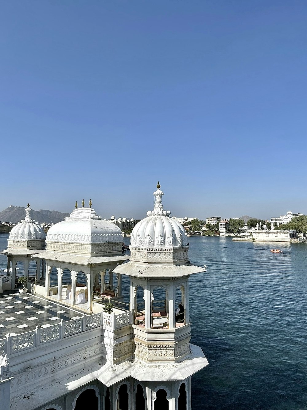 a large body of water with a white building in the middle of it