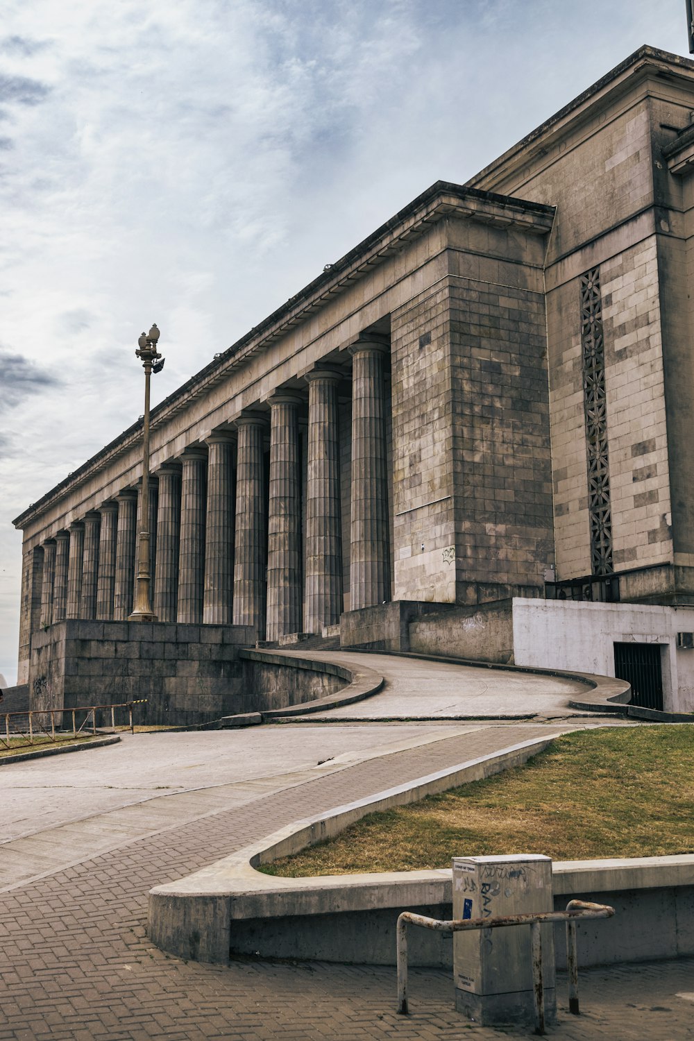 a large building with columns on the side of it