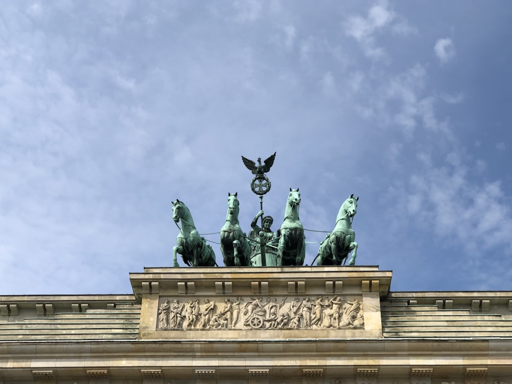 a statue of four horses on top of a building