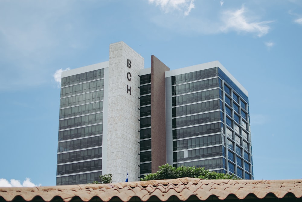 a tall building with a sky background