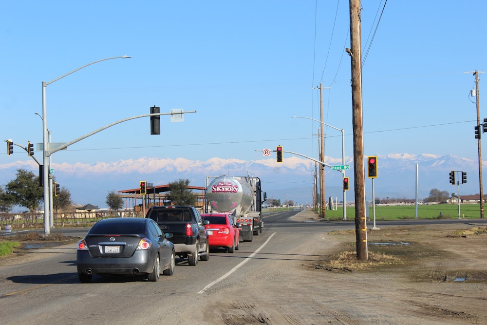 a group of cars stopped at a traffic light