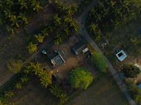 Luftaufnahme eines Grundstücks in Sri Lanka, bereit für Investitionen.