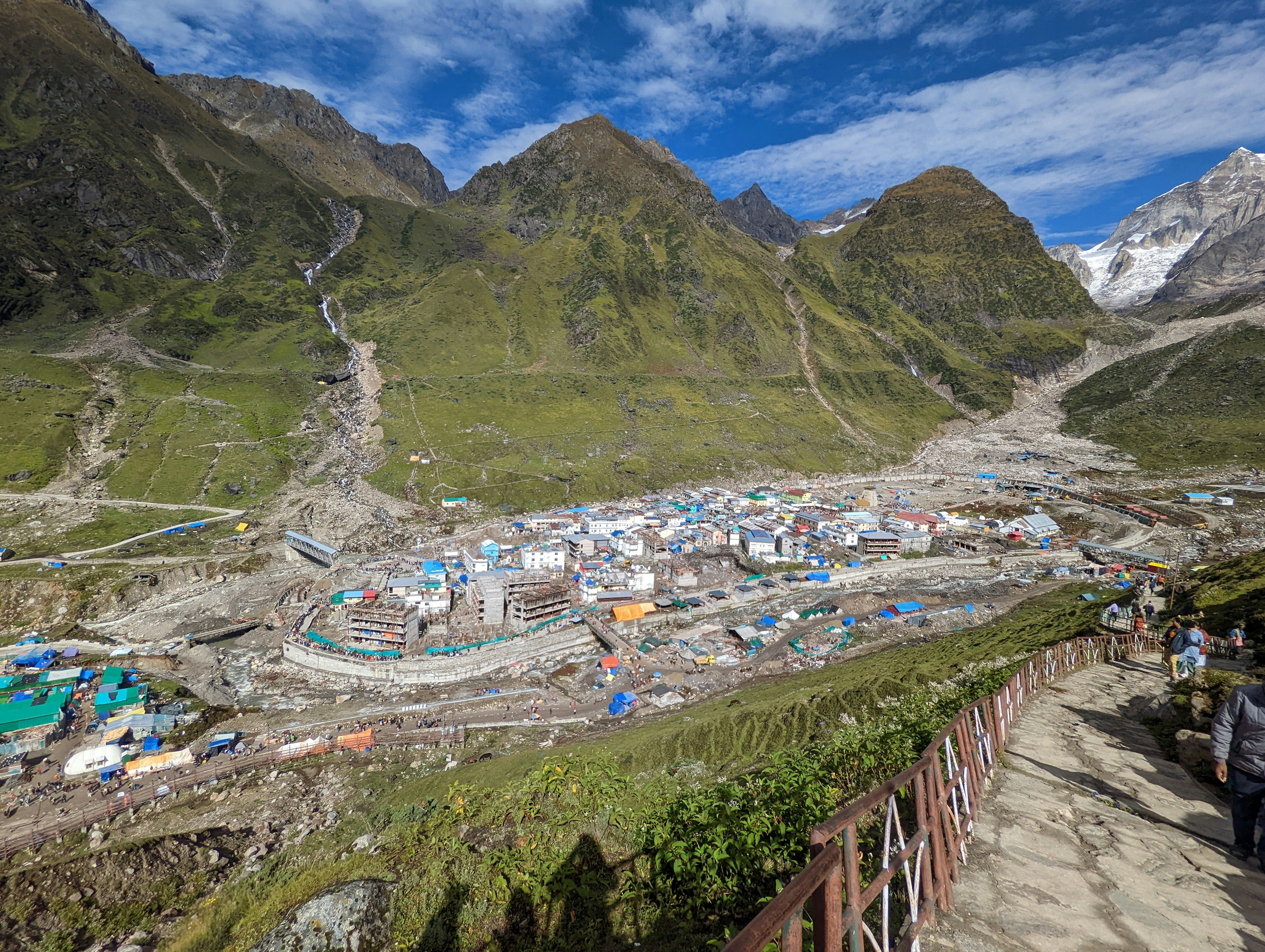 Here you can see the whole Kedar vally , where the Kedarnath temple is.