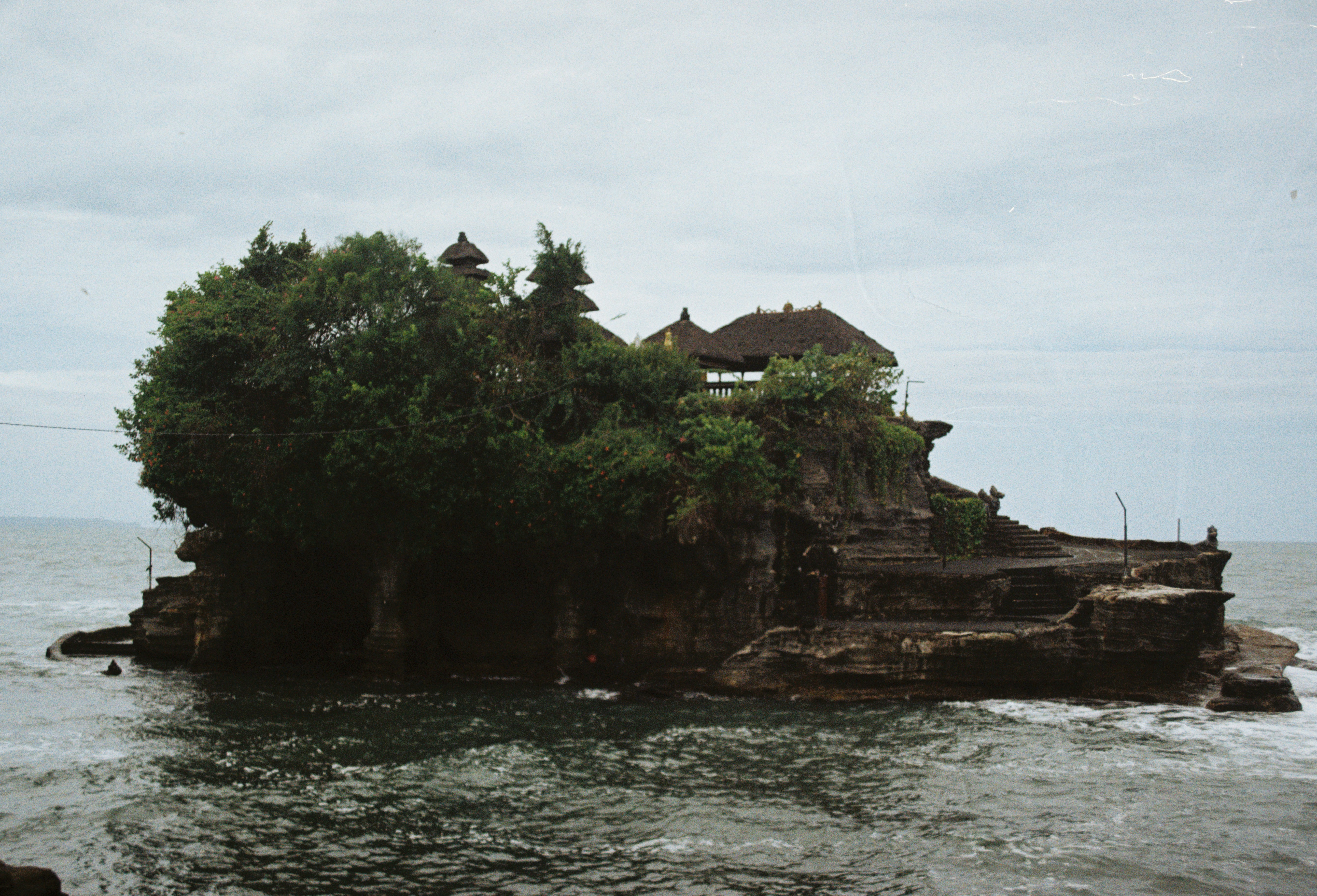 Eine kleine Insel mitten im Ozean