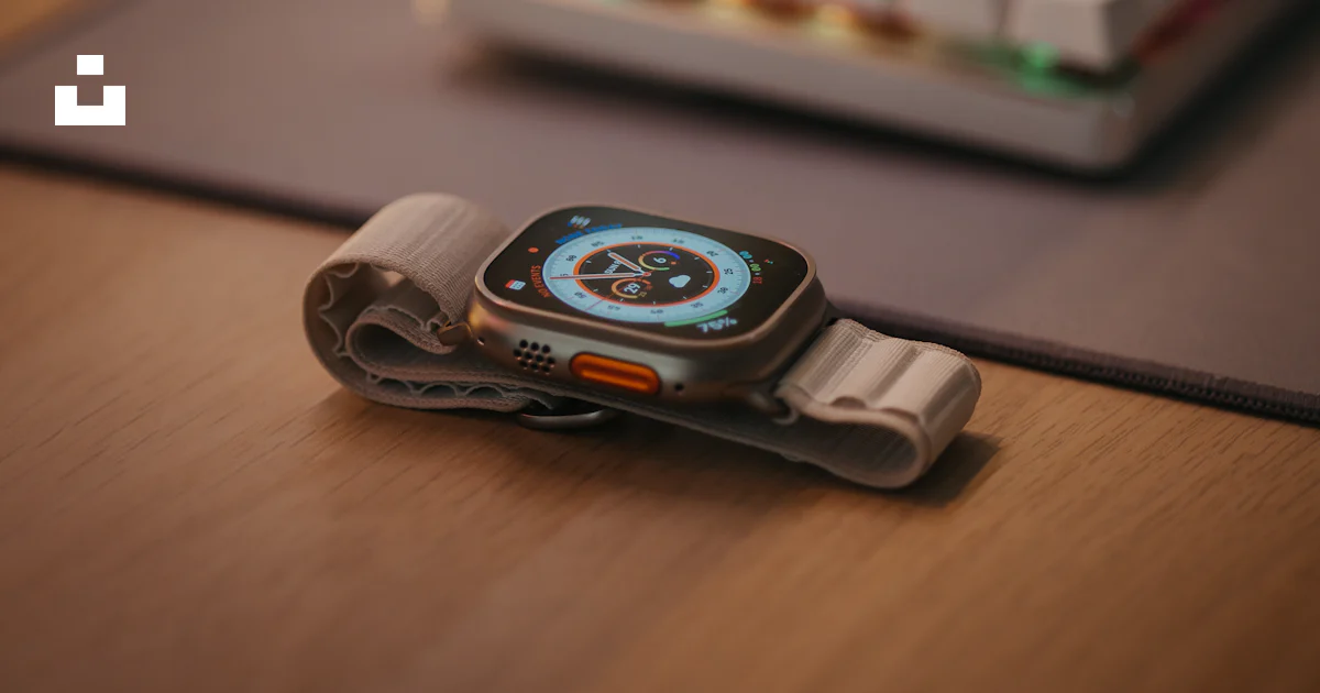 Computer Mouse Watch A computer mouse and keyboard on a desk photo – Free Apple watch Image ...