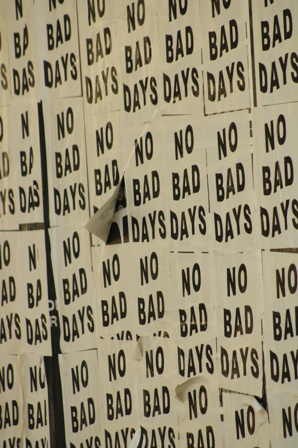 a bunch of signs that say no bad days and no bad days