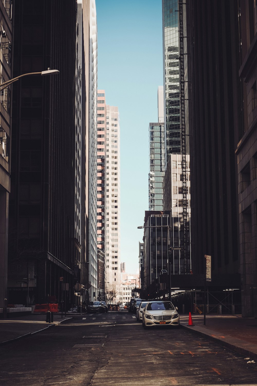 a city street filled with tall buildings and traffic