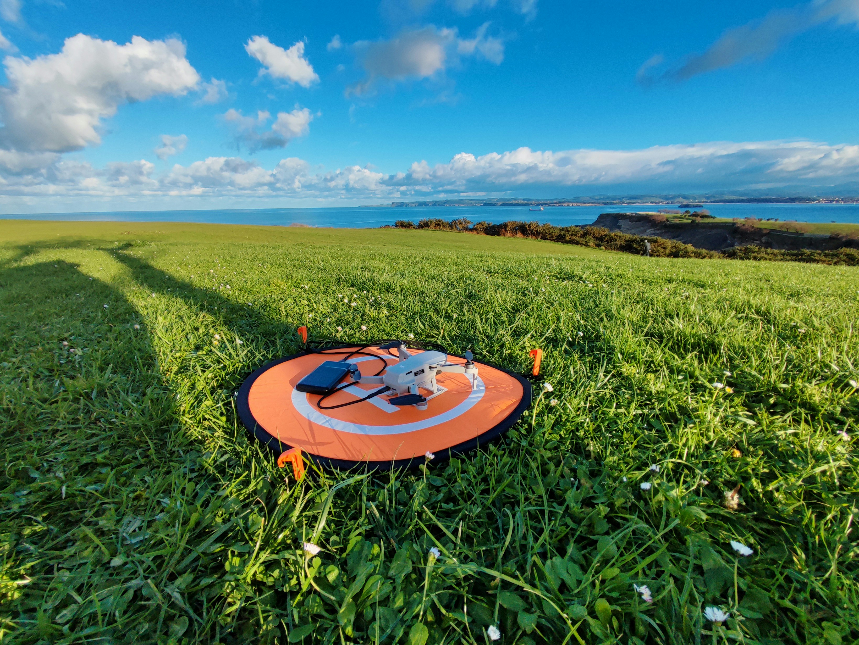 photo 1674331718266 7e3965bff17d?crop=entropy&cs=tinysrgb&fit=max&fm=jpg&ixid=M3w1MjQ0NjR8MHwxfHNlYXJjaHwxNHx8RHJvbmUlMjBsYW5kaW5nfGVufDB8MHx8fDE3NDMwNTM5ODV8MA&ixlib=rb 4.0