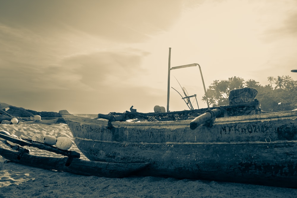 a boat sitting on top of a sandy beach