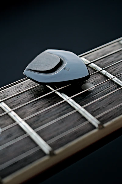 Clip-On Chromatic Guitar Tuner
