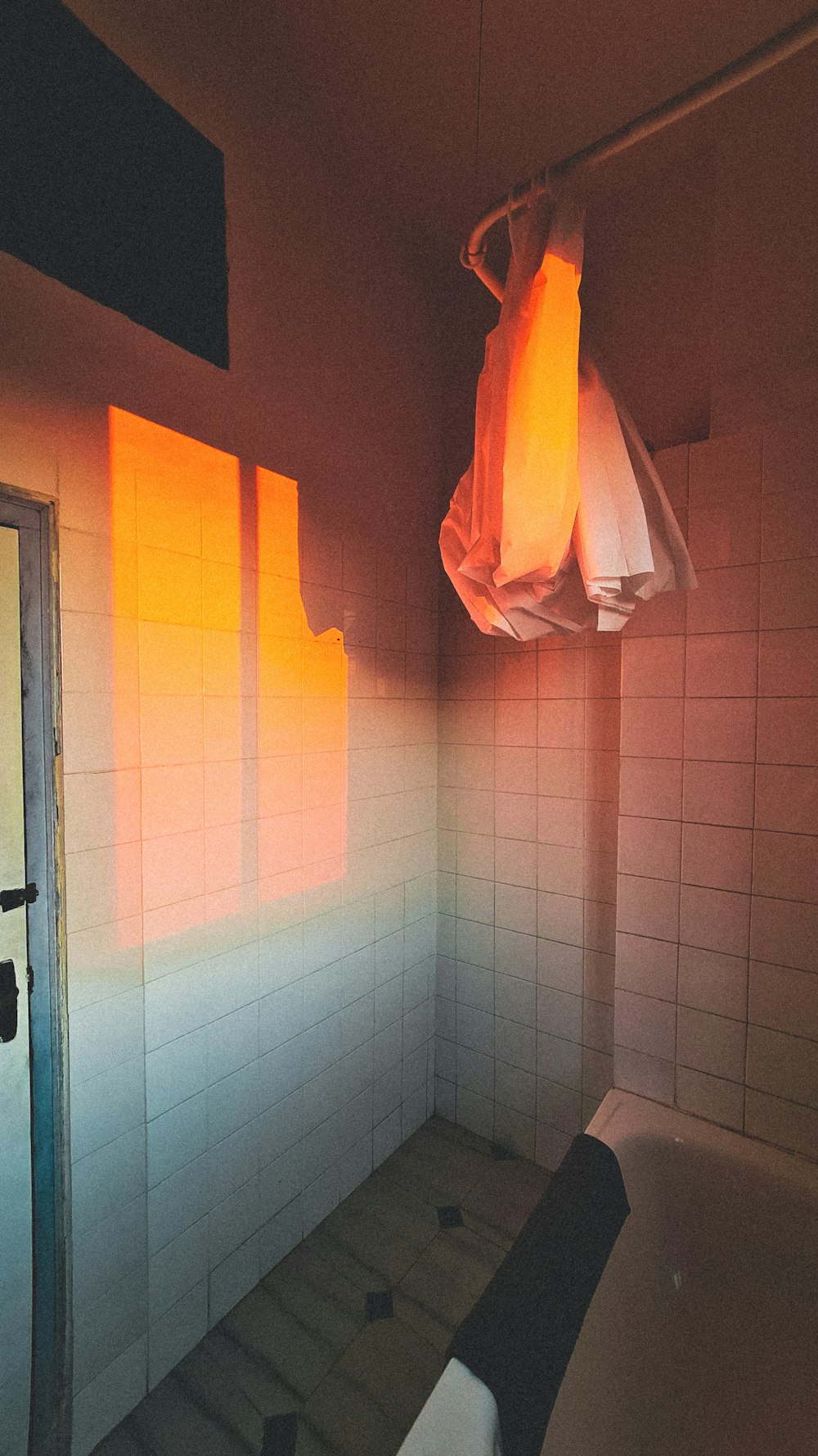 a bath room with a toilet and a bath tub