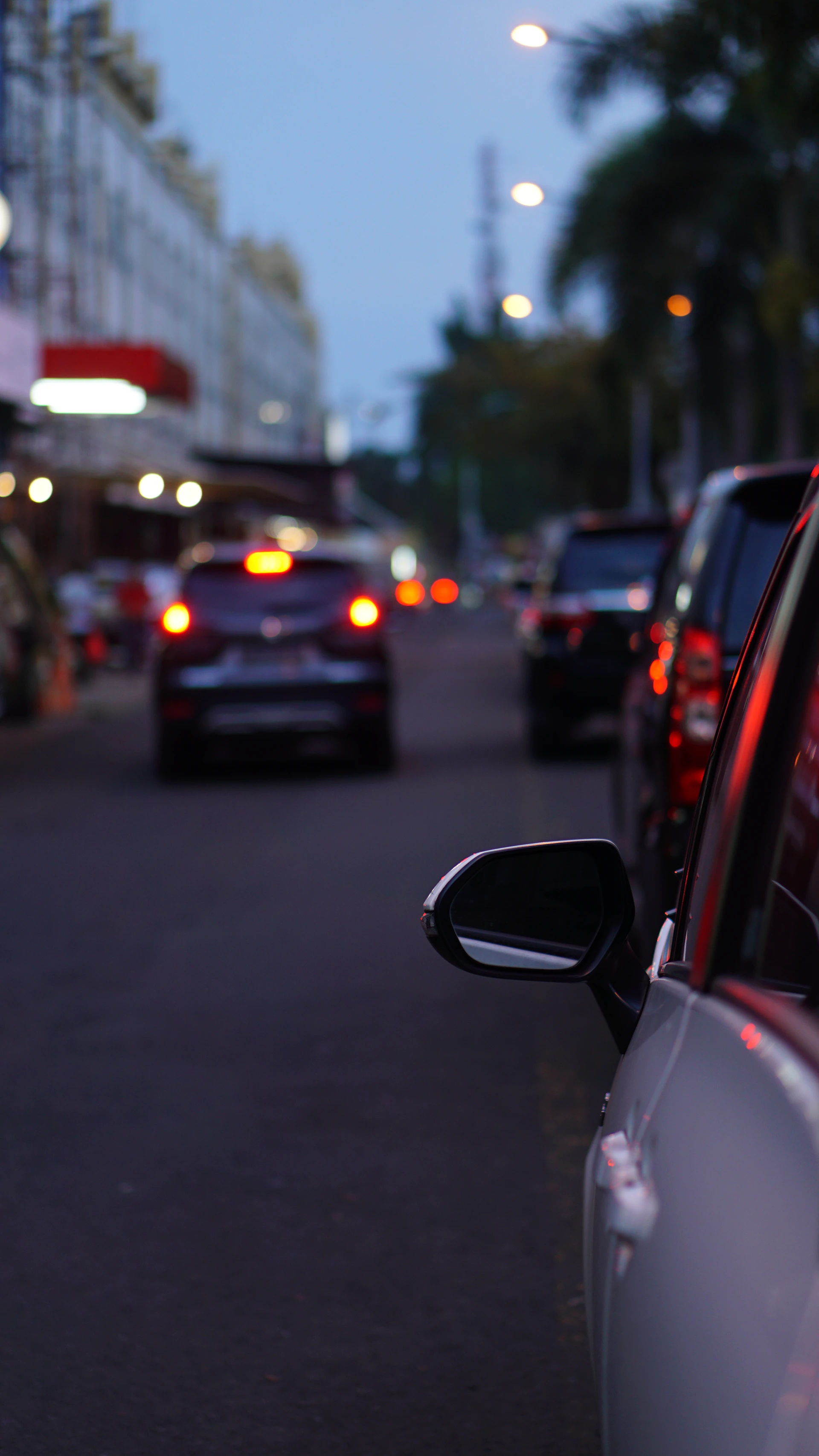 a city street filled with lots of traffic