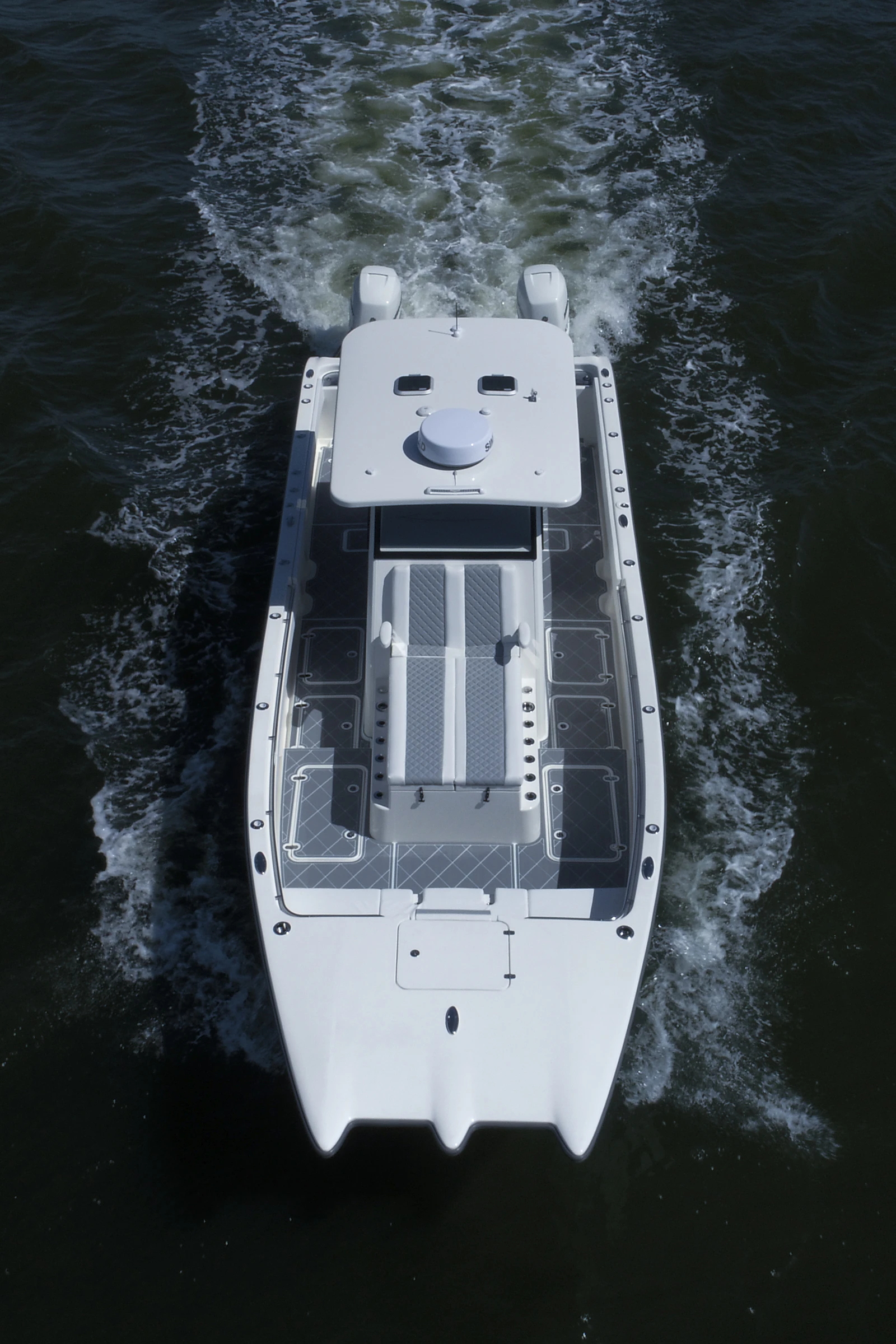 Center Console vs Dual Console Boats: Which Layout Fits You?