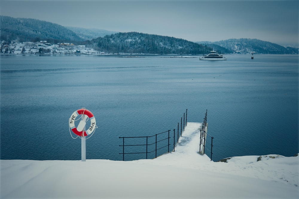 a sign that is on the side of a snowy hill