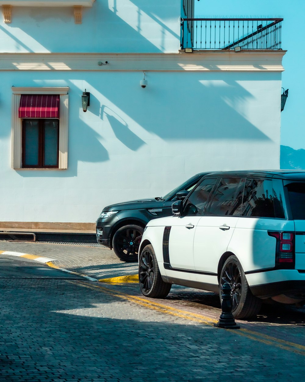a range rover parked in front of a white building