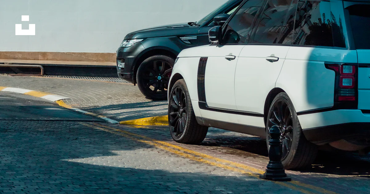 Range Rover Castle A range rover parked in front of a white building photo – Free Girne ...
