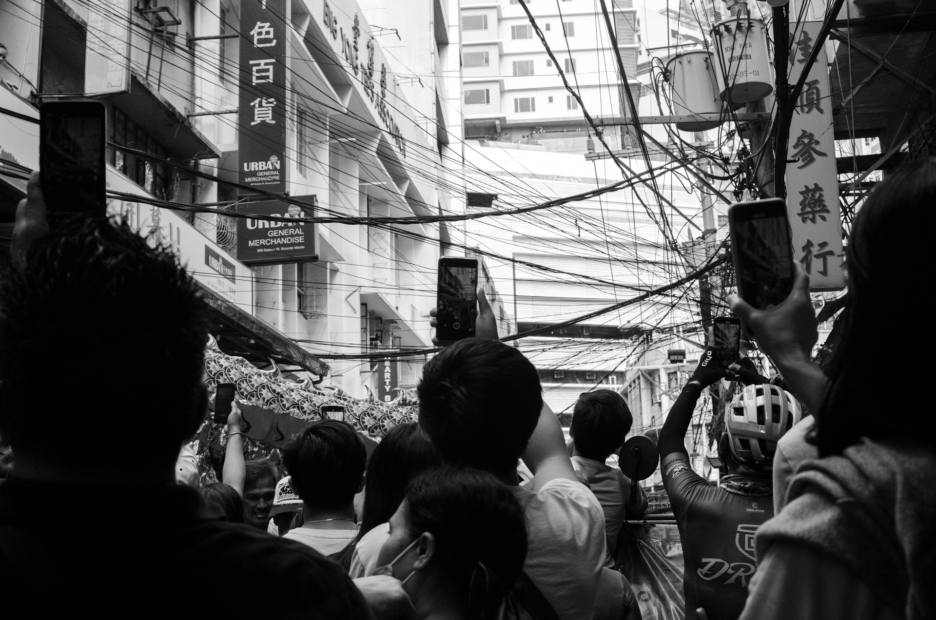 black and white bed linen