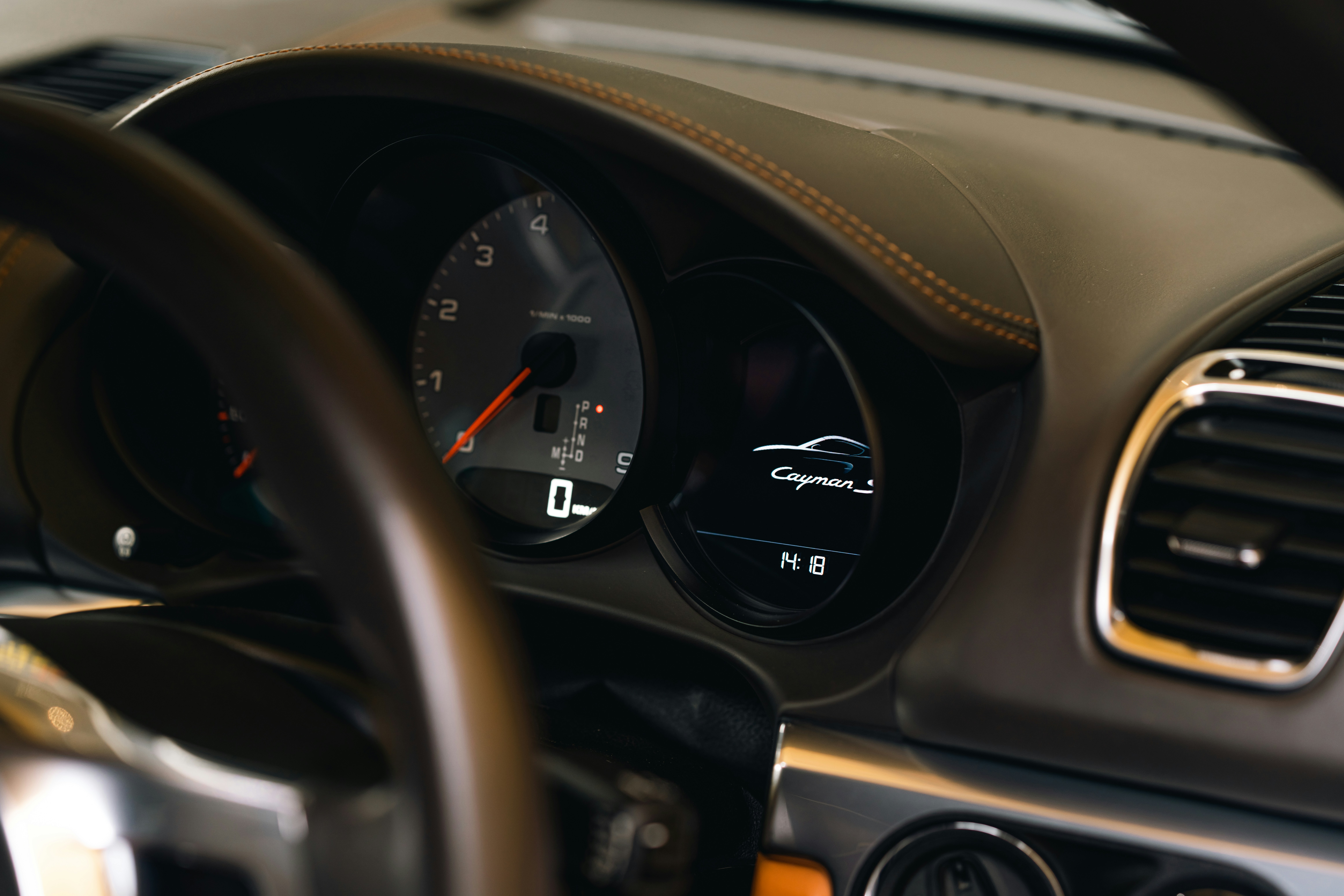 gray computer monitor