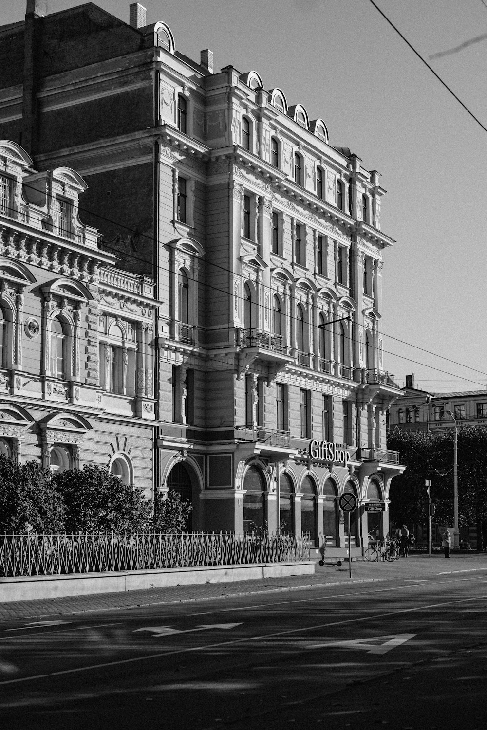 a black and white photo of a large building