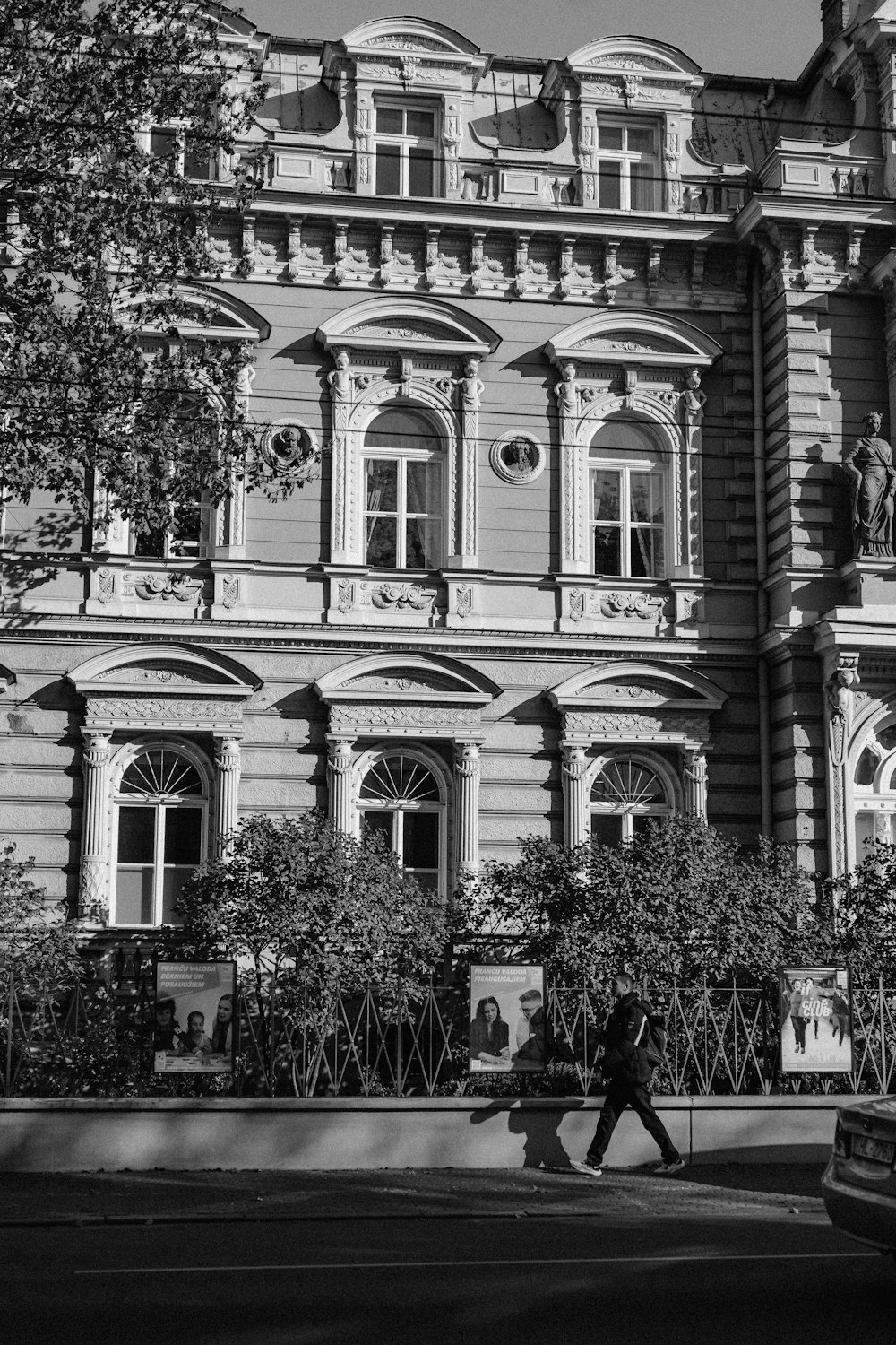 a black and white photo of a large building