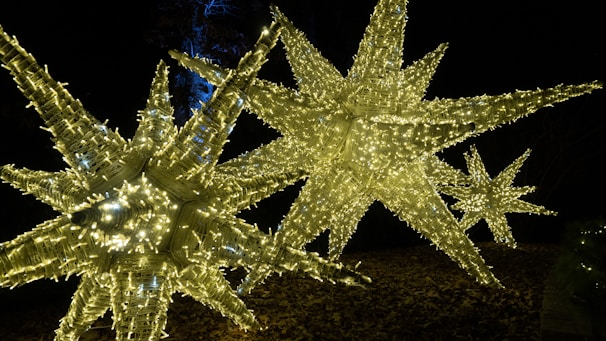 A bright shooting star light decoration illuminating an outdoor space