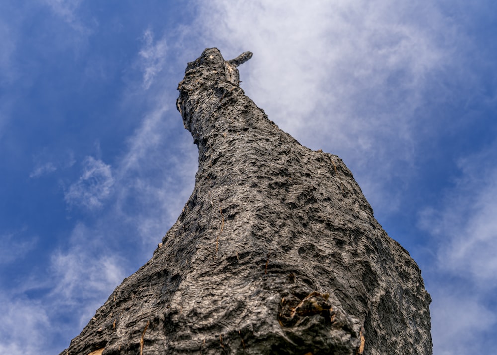 a very tall stone structure with a sky background