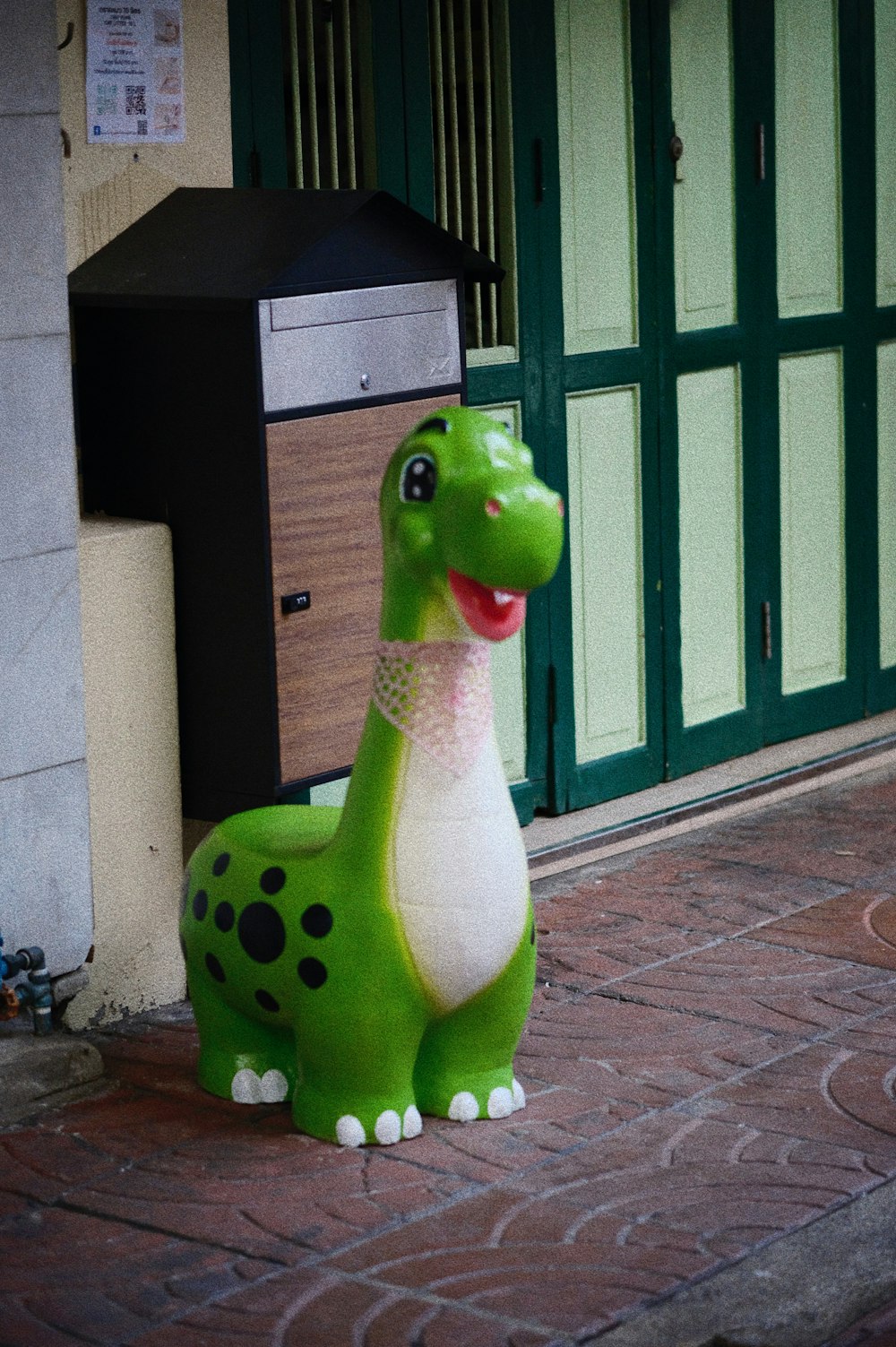 a green and white statue of a giraffe