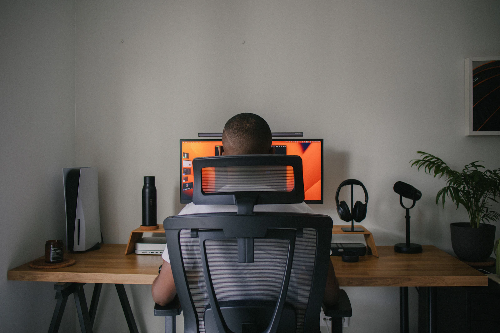Desk Job Sciatica: Why Sitting Triggers Back and Leg Pain and How to Keep Working | Posture Reminder AI blog