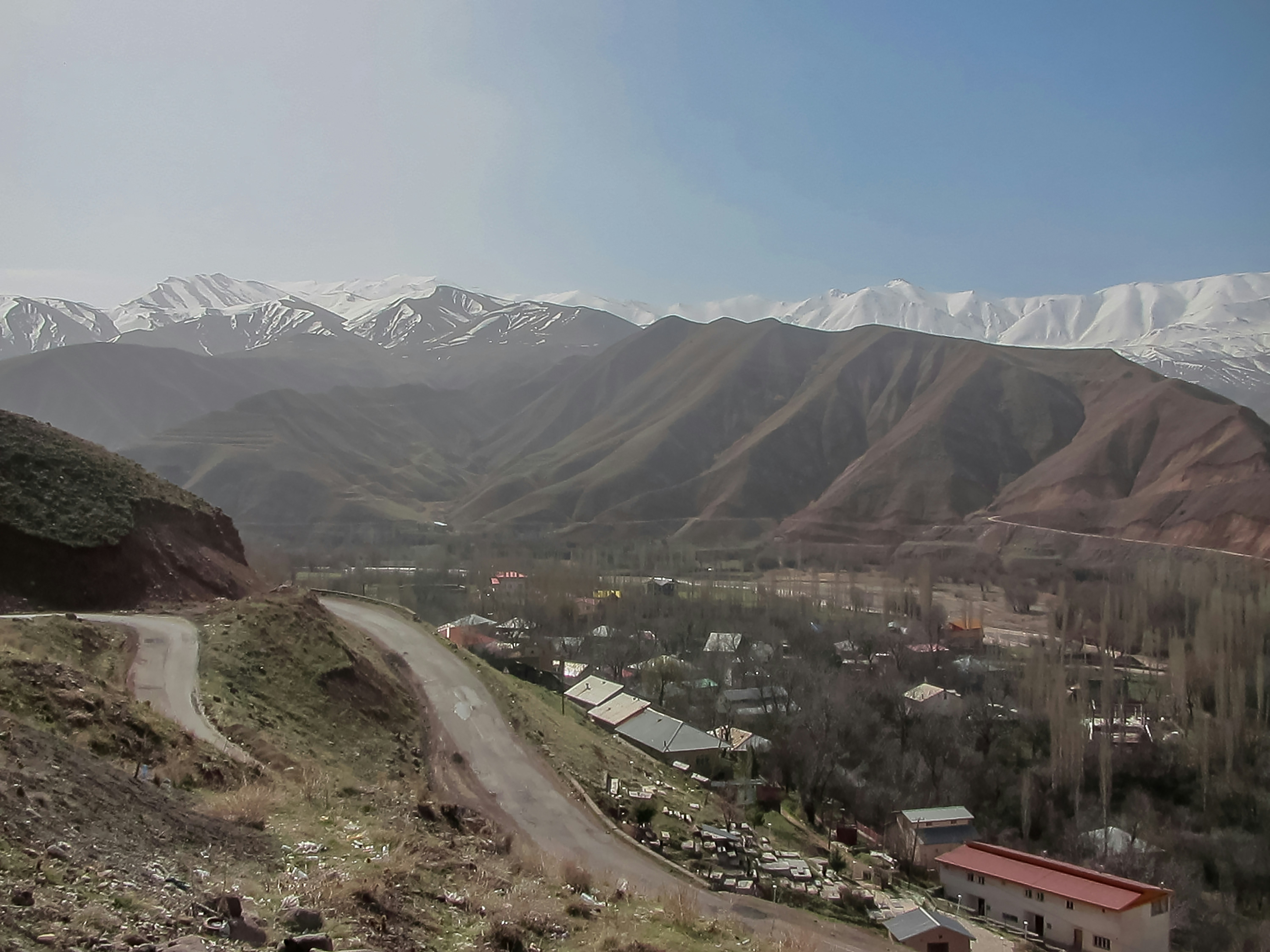 photo-1674548100093-0881b8133b77?ixid=M3wxMjA3fDB8MXxzZWFyY2h8NHx8YWZnaGFuJTIwaGFzaHxlbnwwfHx8fDE3NjMxNjQ4NDh8MA\u0026ixlib=rb-4.1.0