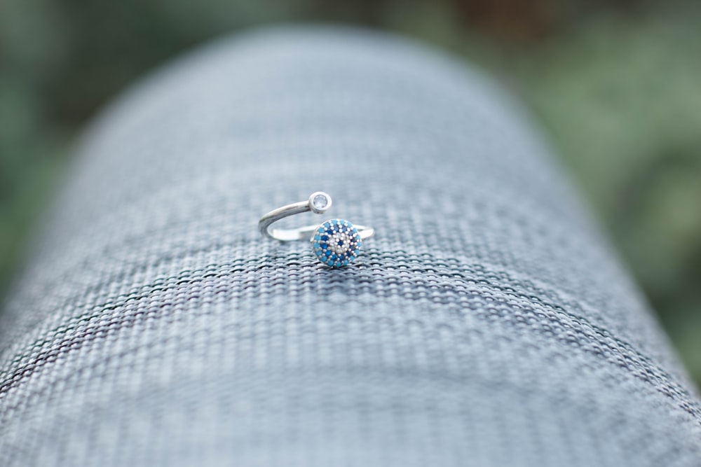 a close up of a ring with a flower on it