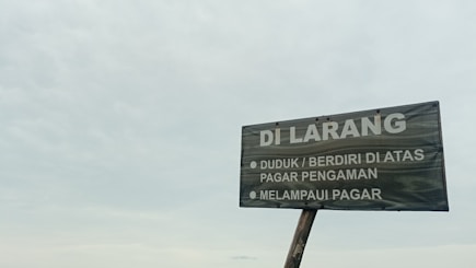 a sign that is on top of a pole