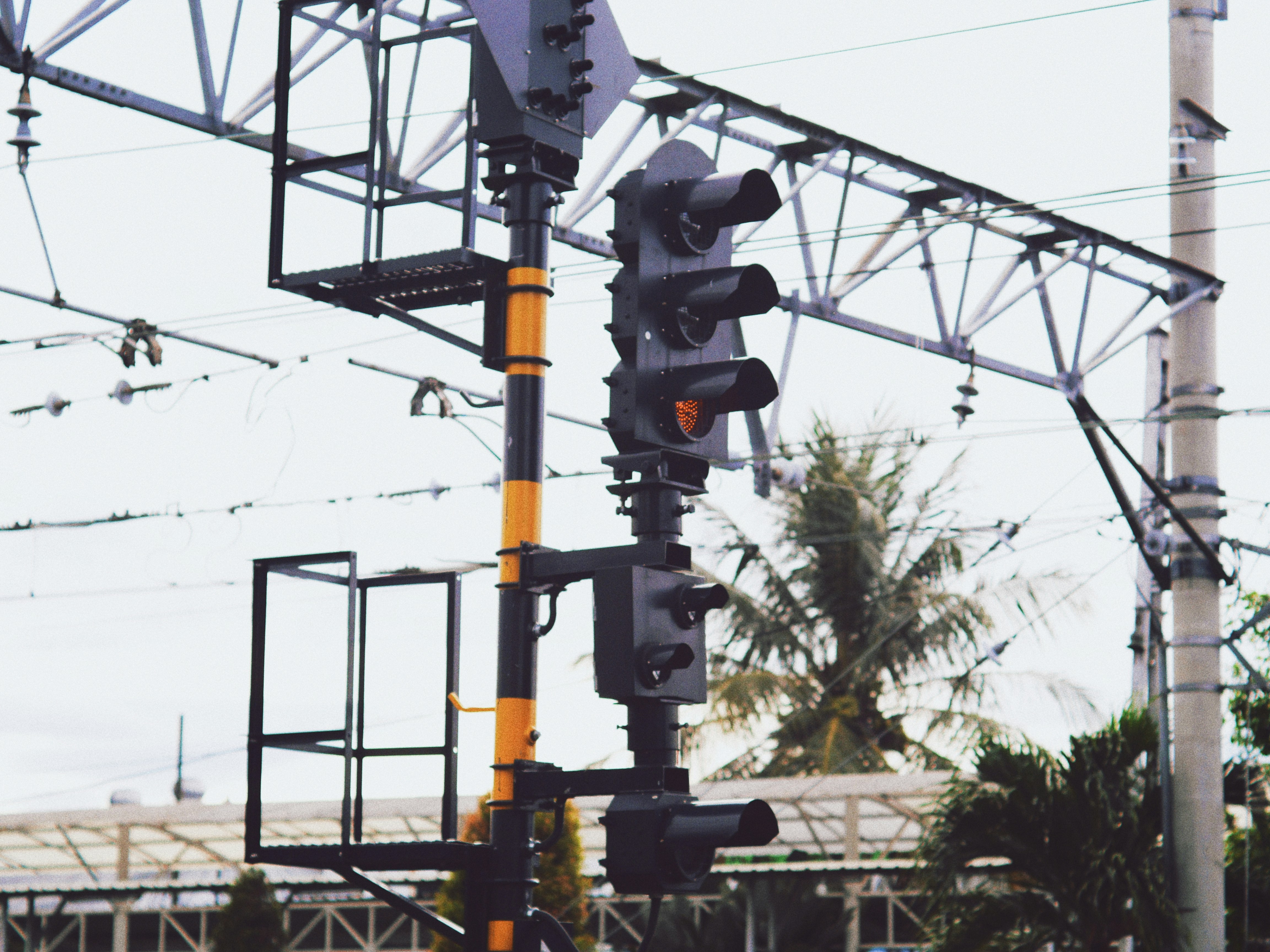 Railway crossing signal