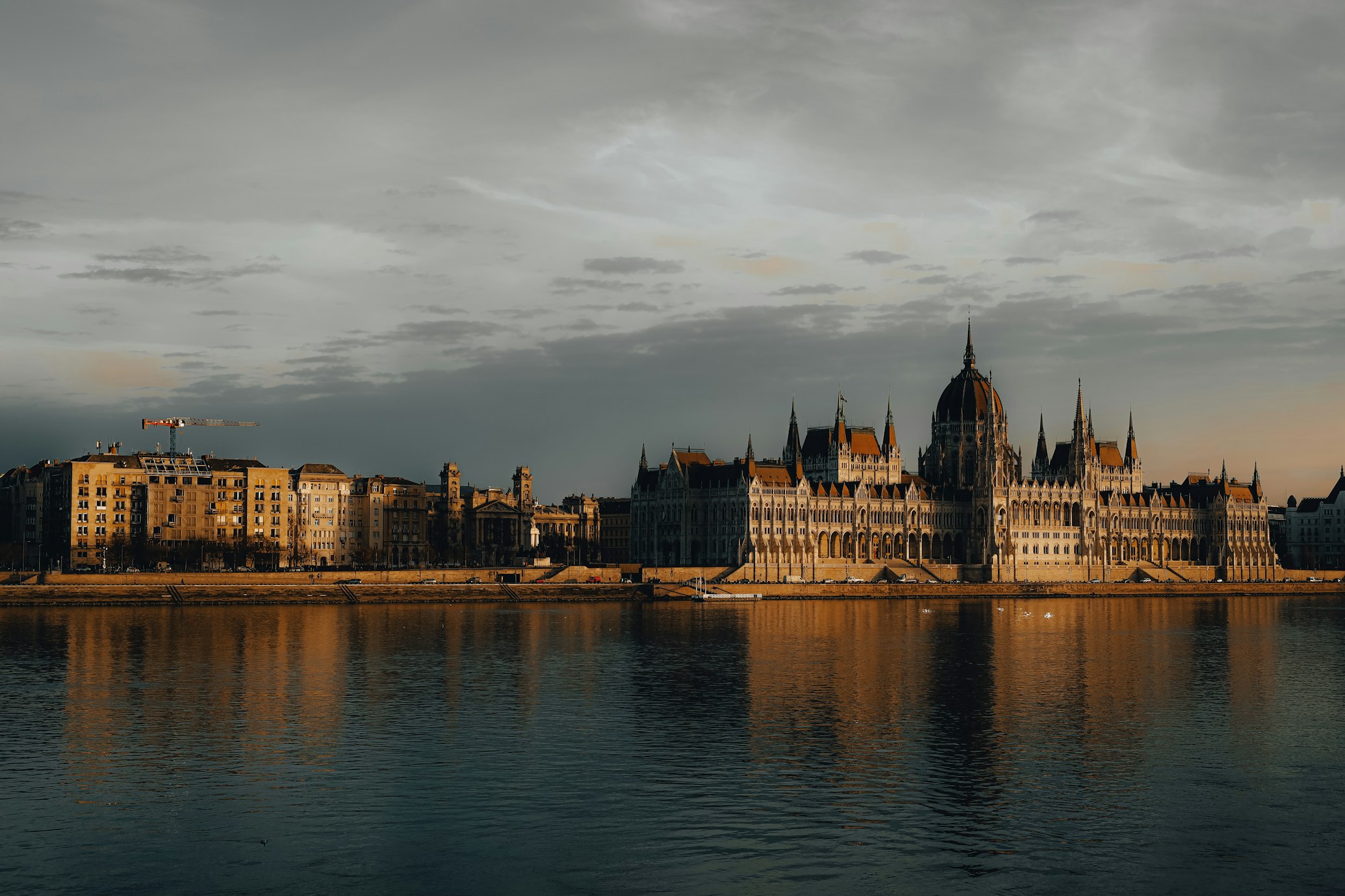 Il parlamento di Budapest affacciato sul Danubio