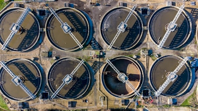 a large group of water tanks sitting next to each other