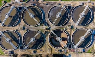 a large group of water tanks sitting next to each other