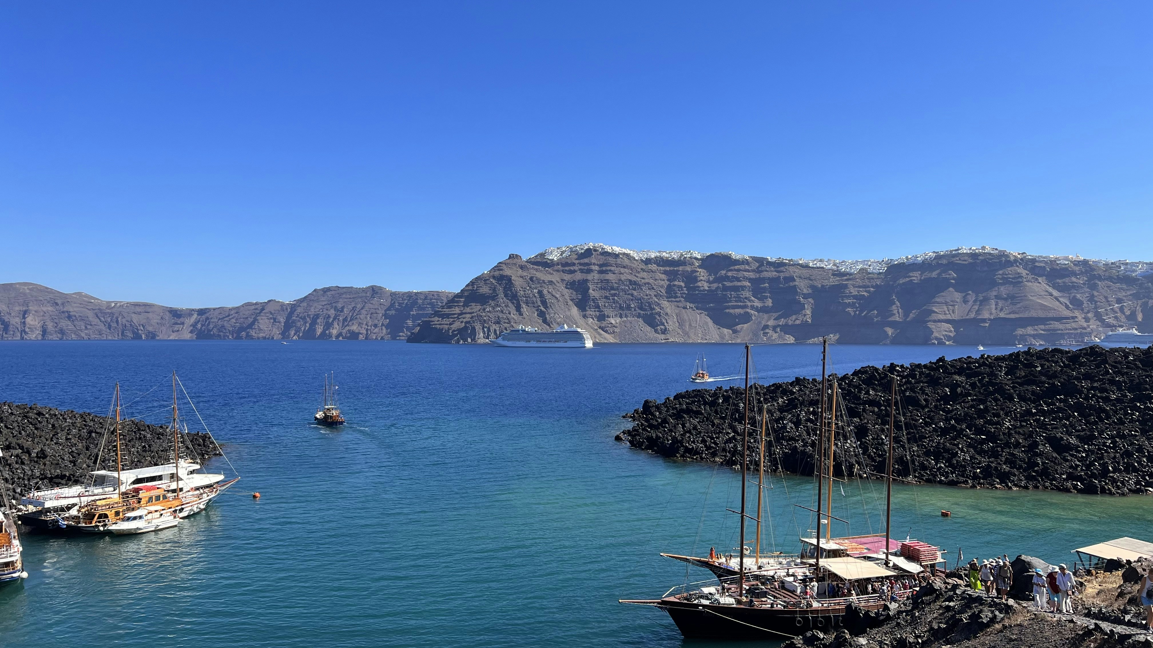 Santorini hot springs: The Mythical Nea Kameni: A Volcanic Encounter