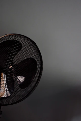Industrial high-power wall fan installed in a busy Brazilian restaurant, showing robust design and airflow.