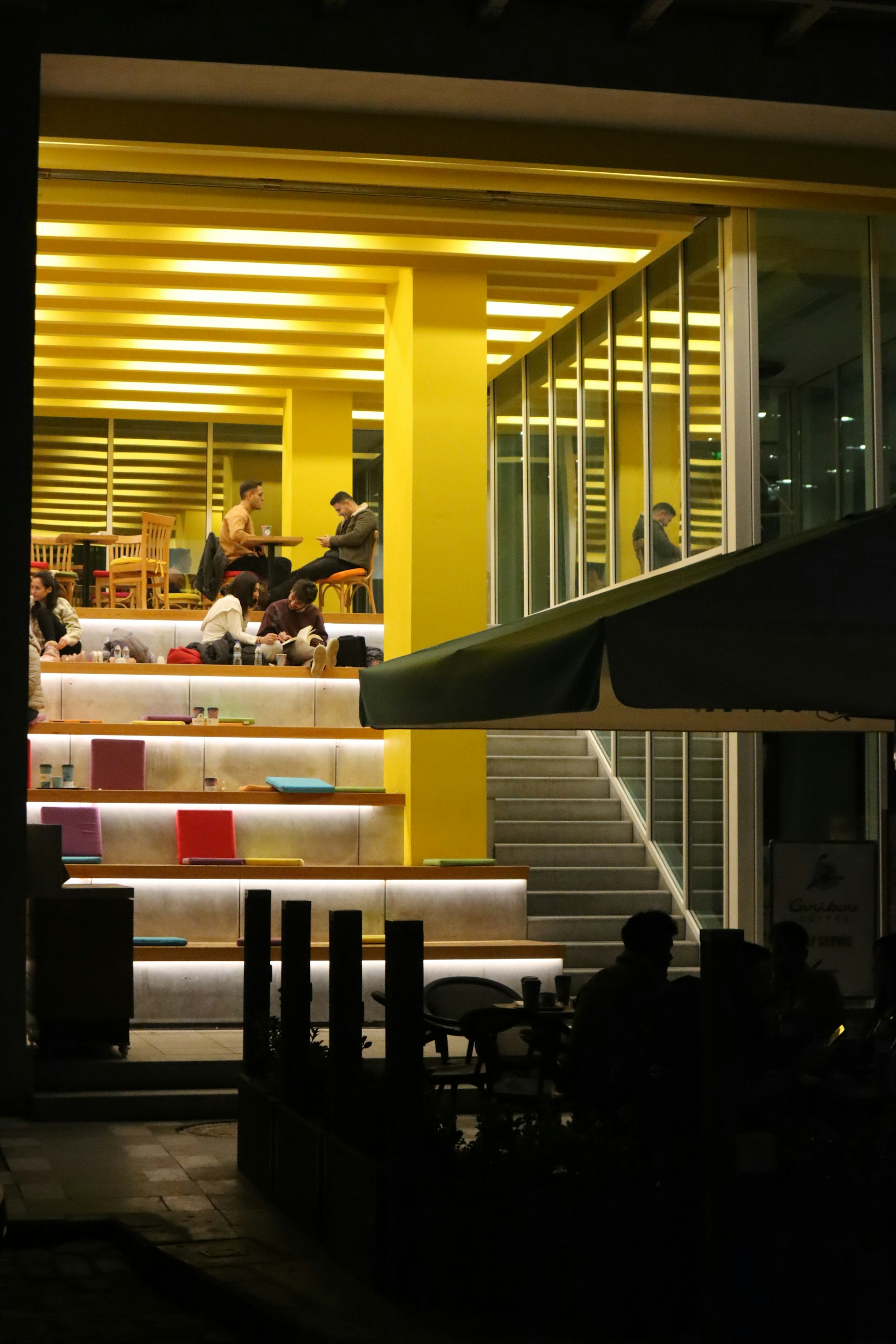 gray computer monitor